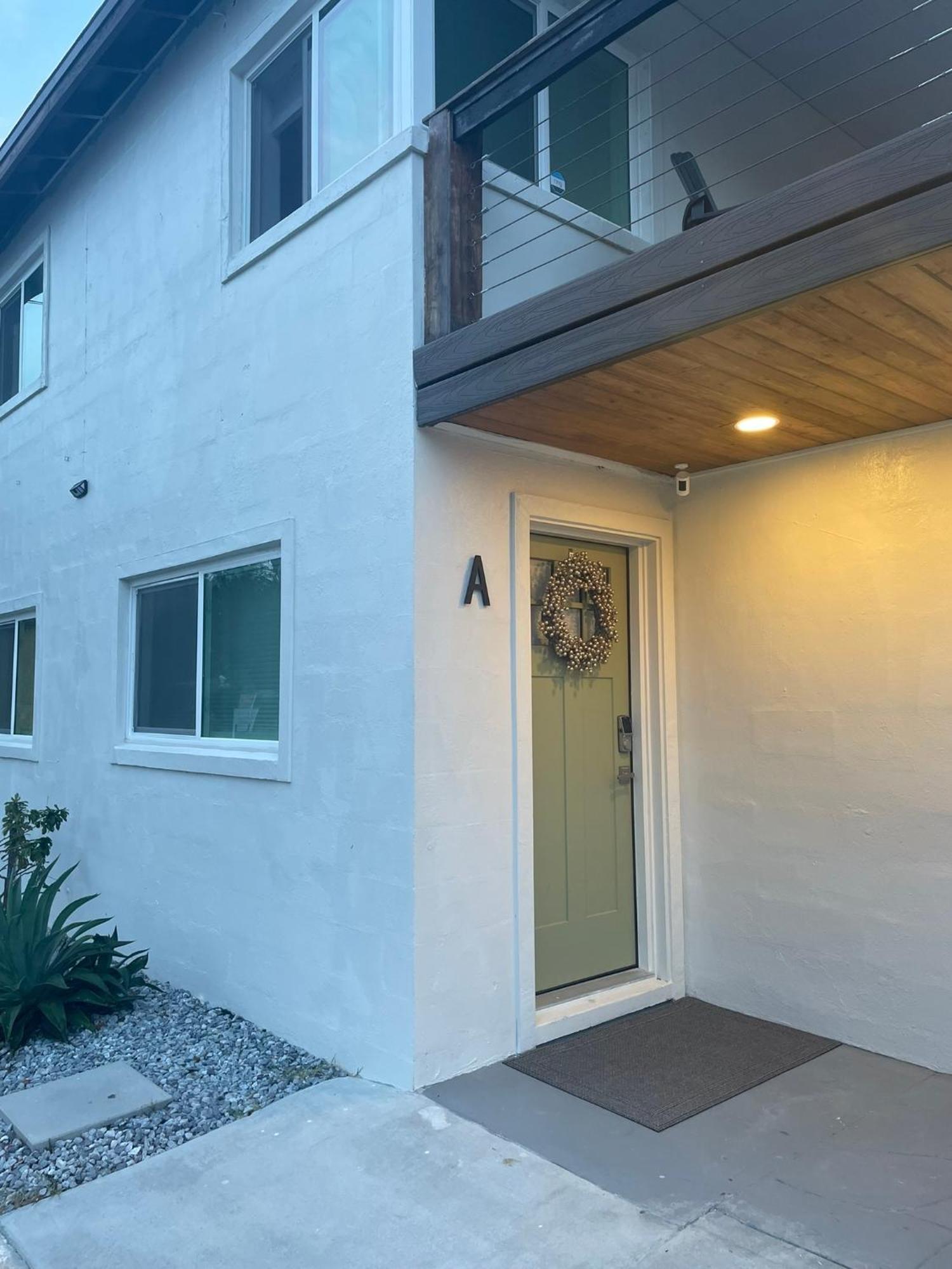 Shares Courtyard Luxury Apt - New! 록리지 외부 사진