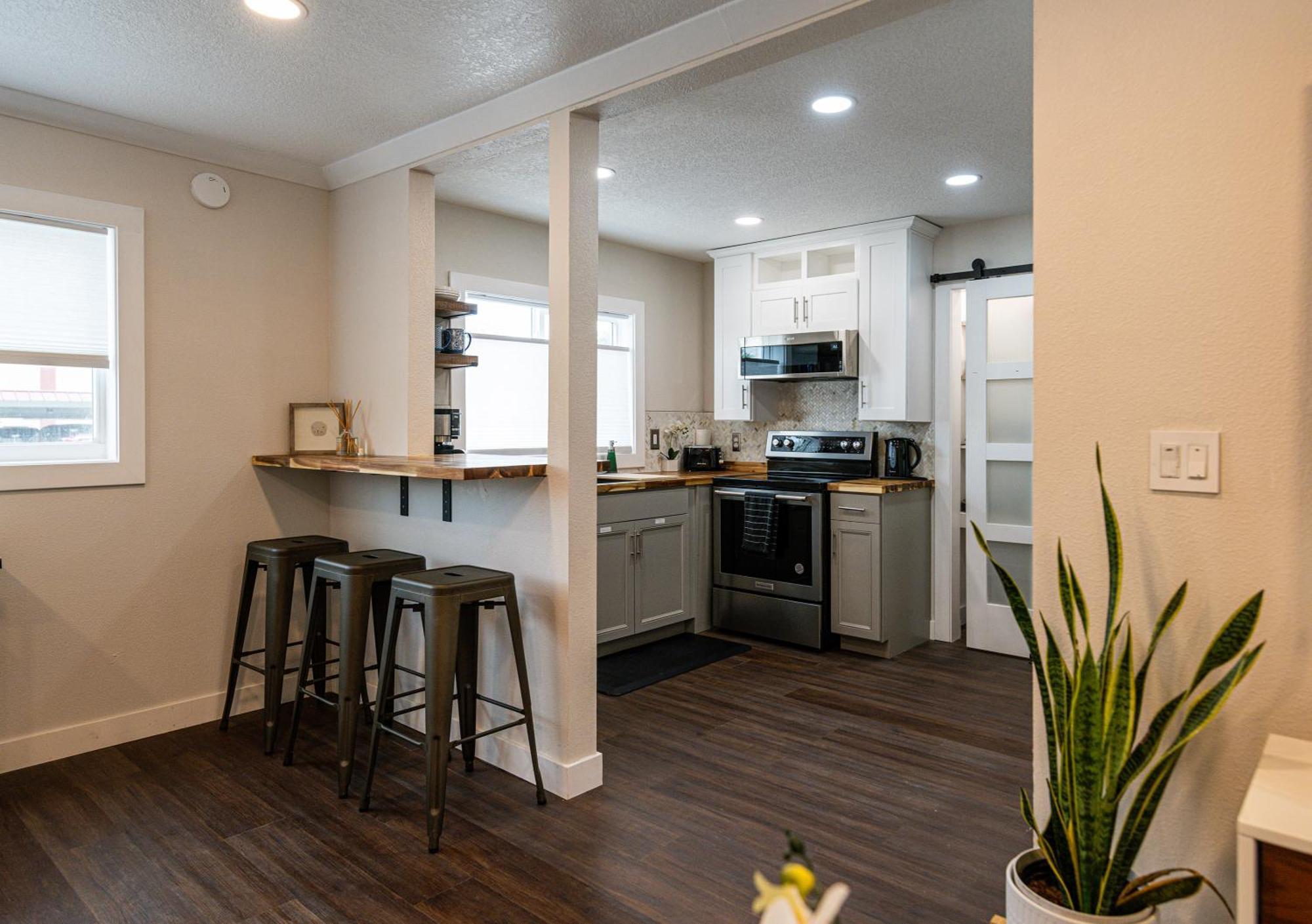 Shares Courtyard Luxury Apt - New! 록리지 외부 사진