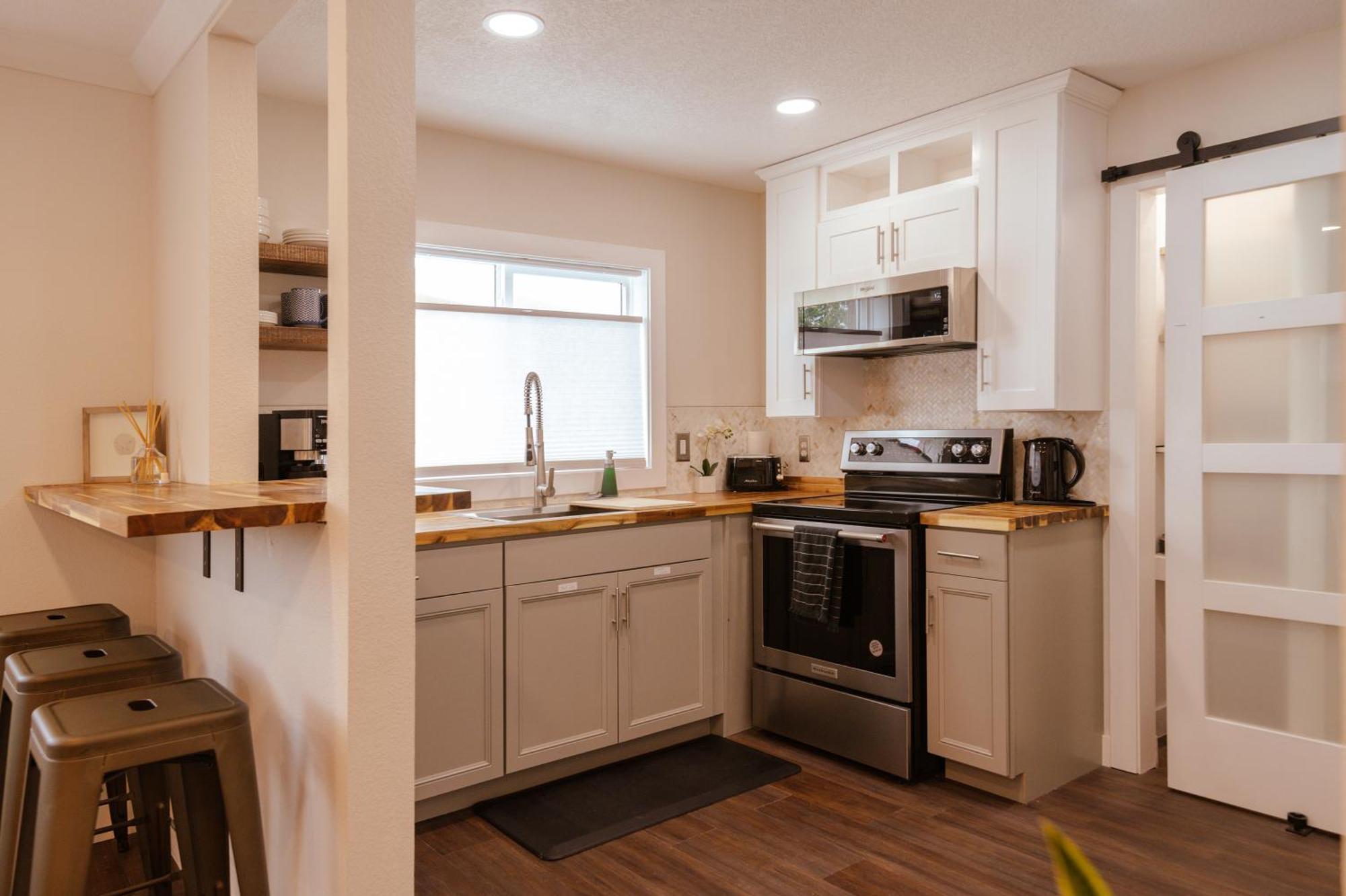 Shares Courtyard Luxury Apt - New! 록리지 외부 사진