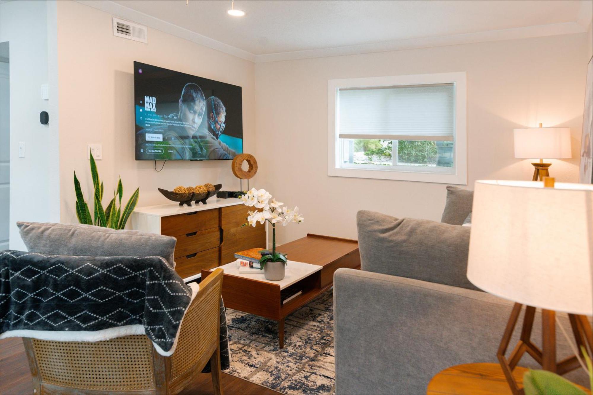 Shares Courtyard Luxury Apt - New! 록리지 외부 사진